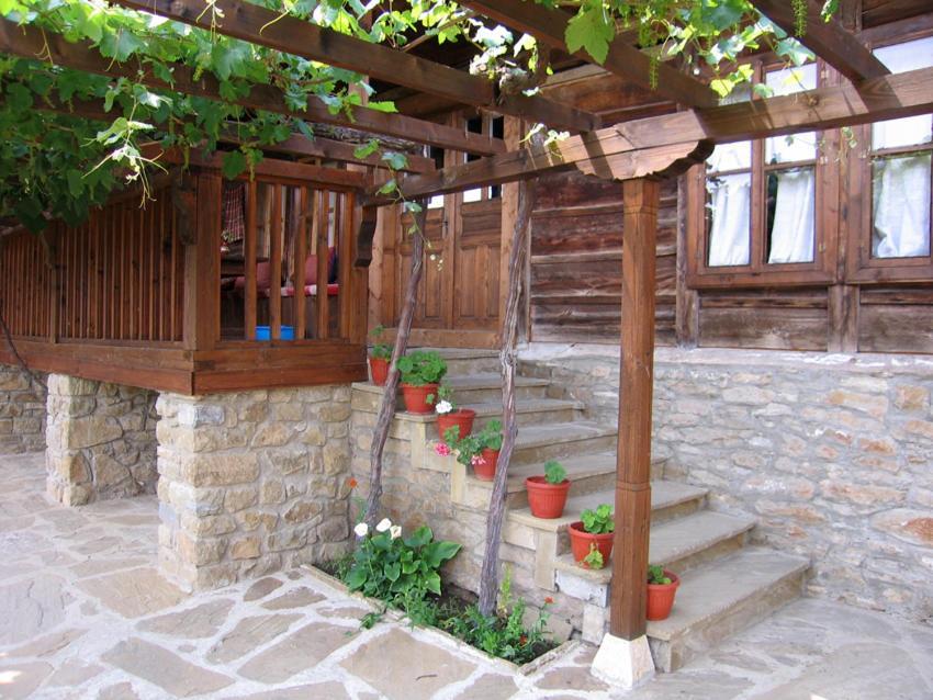 The House With The Vine Guest House Zheravna Bagian luar foto