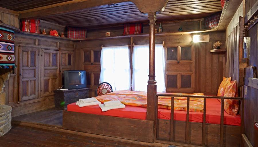 The House With The Vine Guest House Zheravna Bagian luar foto